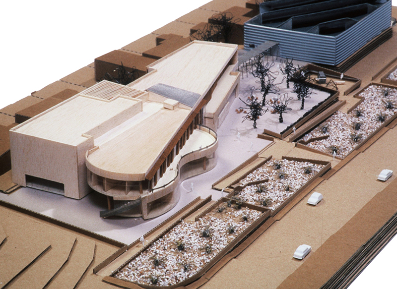 Centre culturel et Boulodrome, Trinit&eacute; - 2001